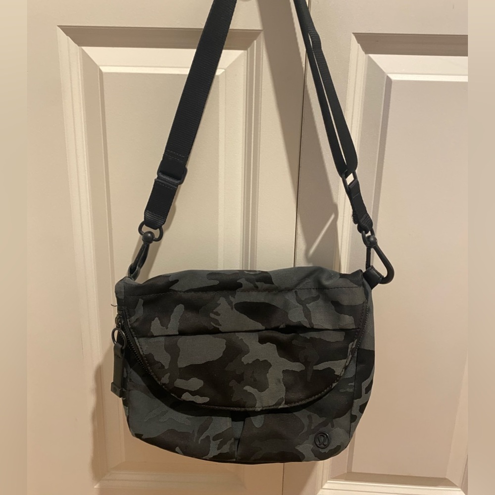 Lululemon All Night Festival Bag 5L in Camo